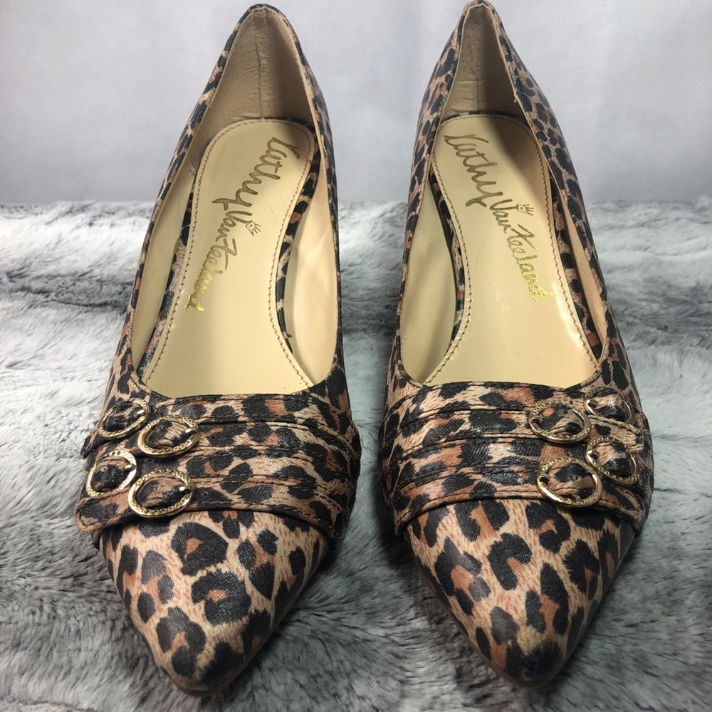 Leopard kitten heel Kathy Van Zealand size 9